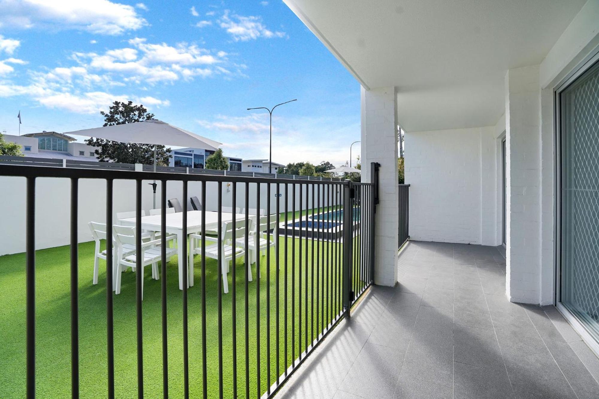 Noosa Parade Holiday Inn Phòng bức ảnh